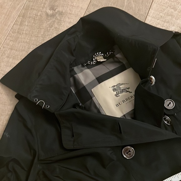 Belted Burberry trench size 4 - Picture 16 of 17